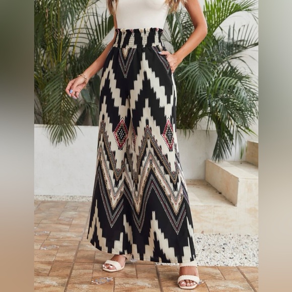 Graphic Wide Leg Pant - Picture 4 of 6